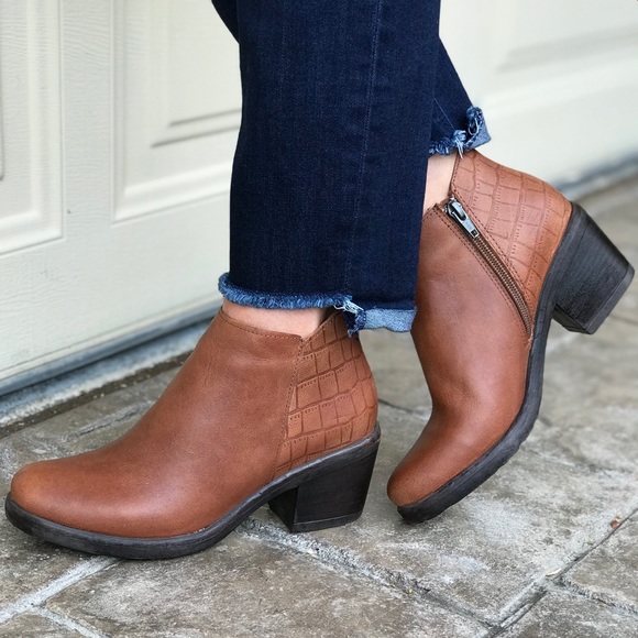 Luggage Leather Snake Print Heel Block Heel Boots - Picture 5 of 7